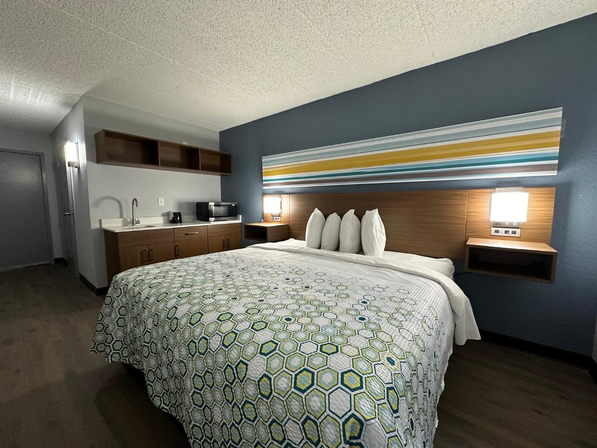 Hometowne Studios By Red Roof Richmond, Va - W Broad St Dumbarton Extérieur photo